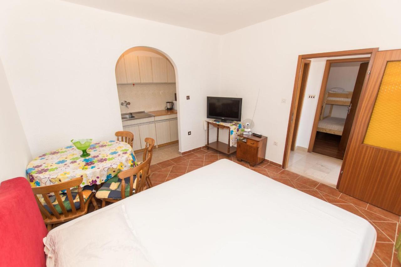 Near The Beach Apartments Jagodia Brela Εξωτερικό φωτογραφία