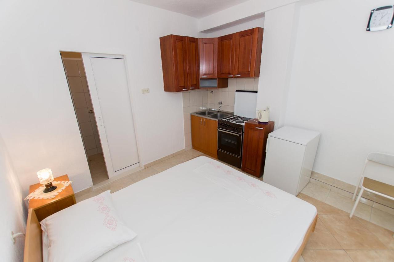 Near The Beach Apartments Jagodia Brela Εξωτερικό φωτογραφία