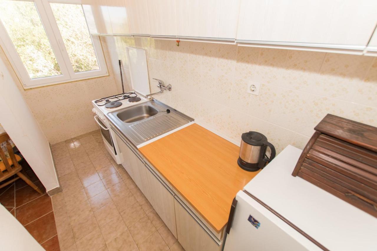 Near The Beach Apartments Jagodia Brela Εξωτερικό φωτογραφία