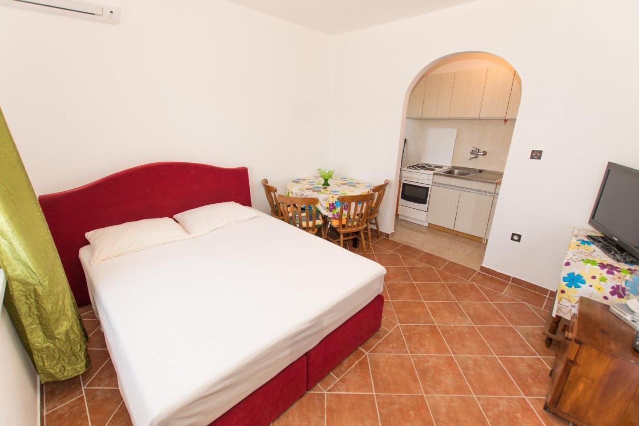 Near The Beach Apartments Jagodia Brela Εξωτερικό φωτογραφία