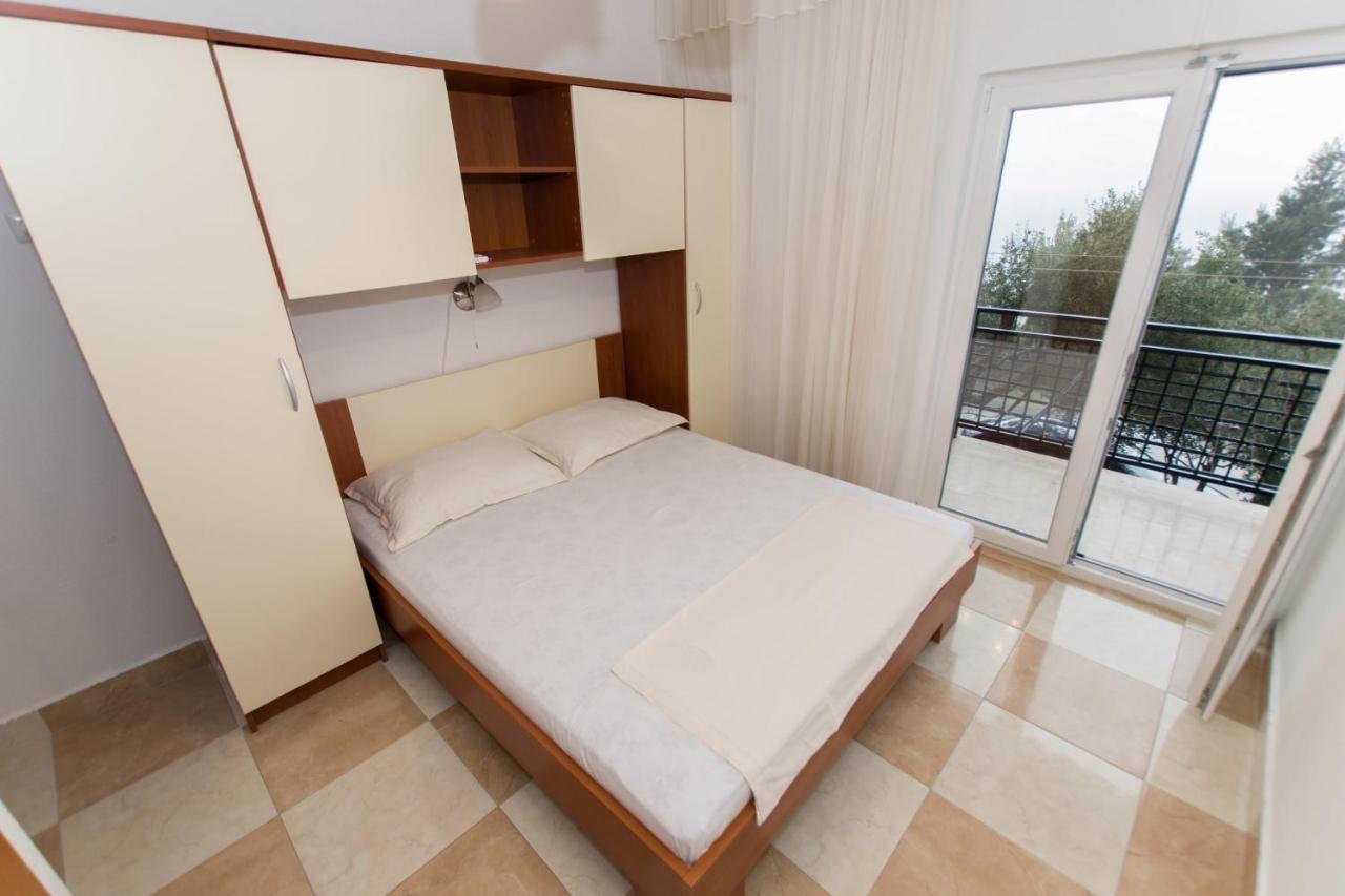 Near The Beach Apartments Jagodia Brela Εξωτερικό φωτογραφία