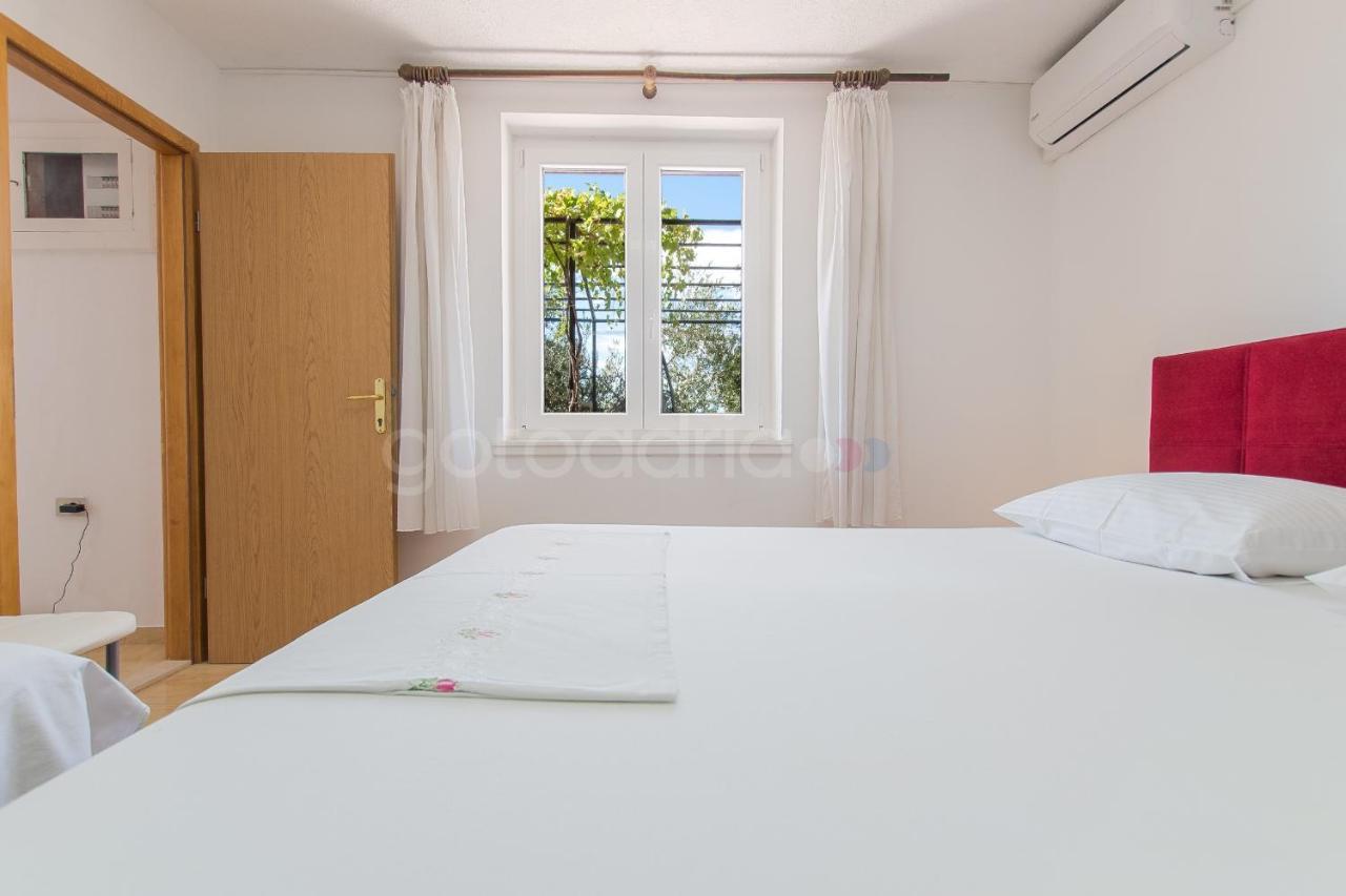 Near The Beach Apartments Jagodia Brela Εξωτερικό φωτογραφία