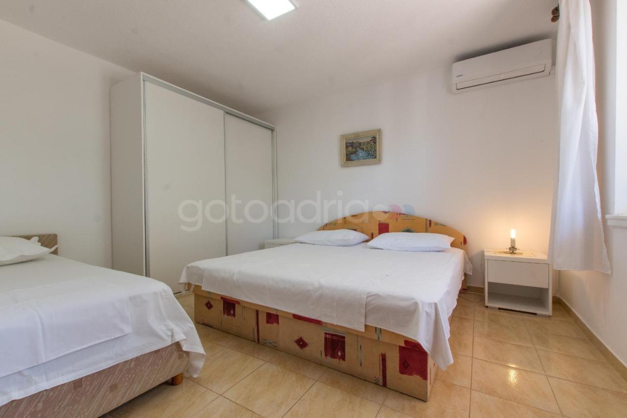 Near The Beach Apartments Jagodia Brela Εξωτερικό φωτογραφία