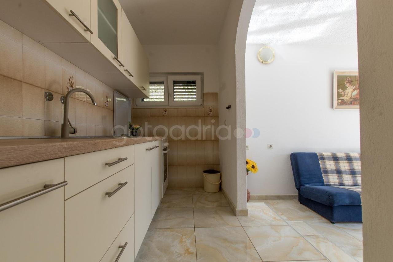 Near The Beach Apartments Jagodia Brela Εξωτερικό φωτογραφία