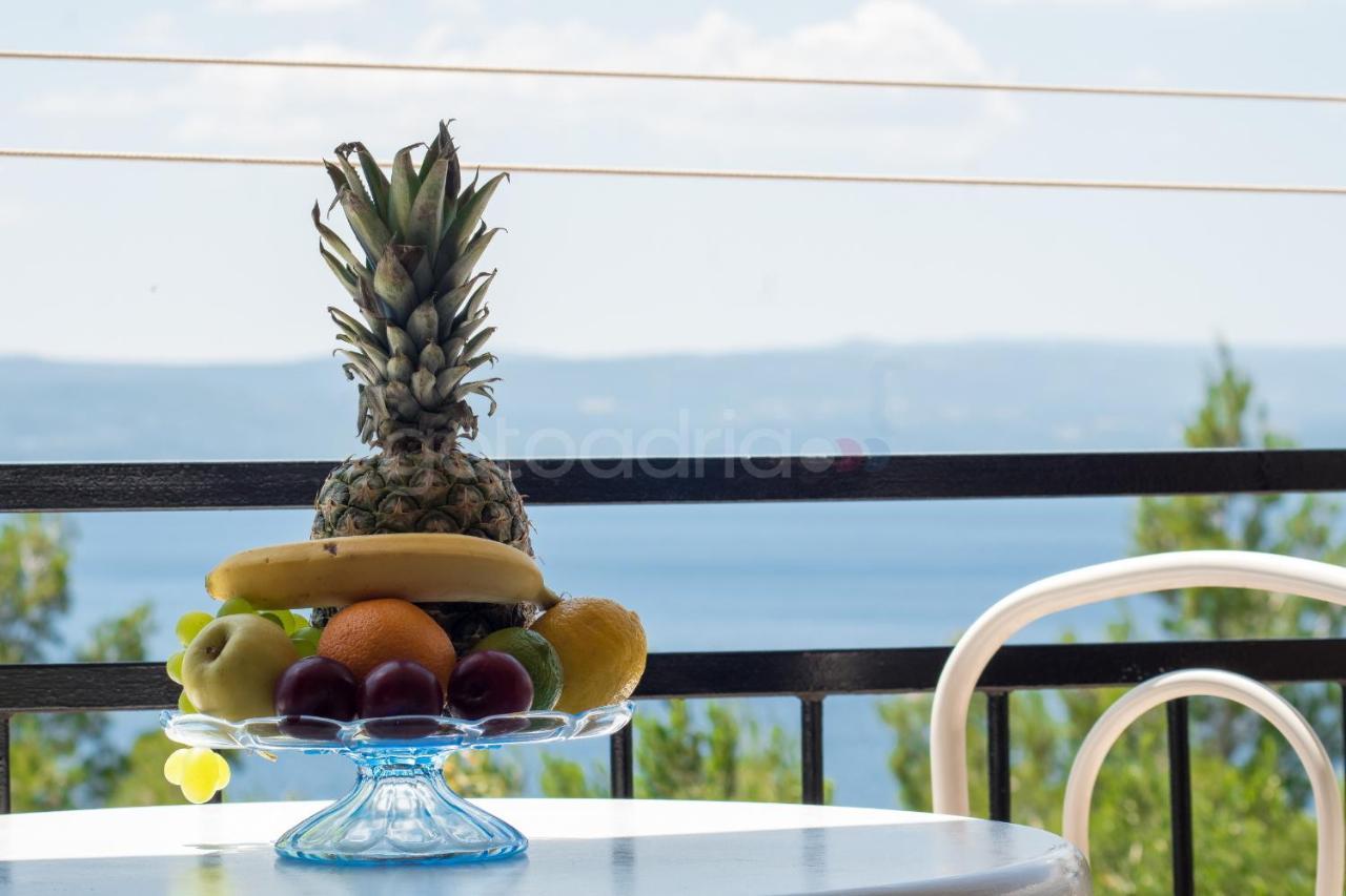 Near The Beach Apartments Jagodia Brela Εξωτερικό φωτογραφία